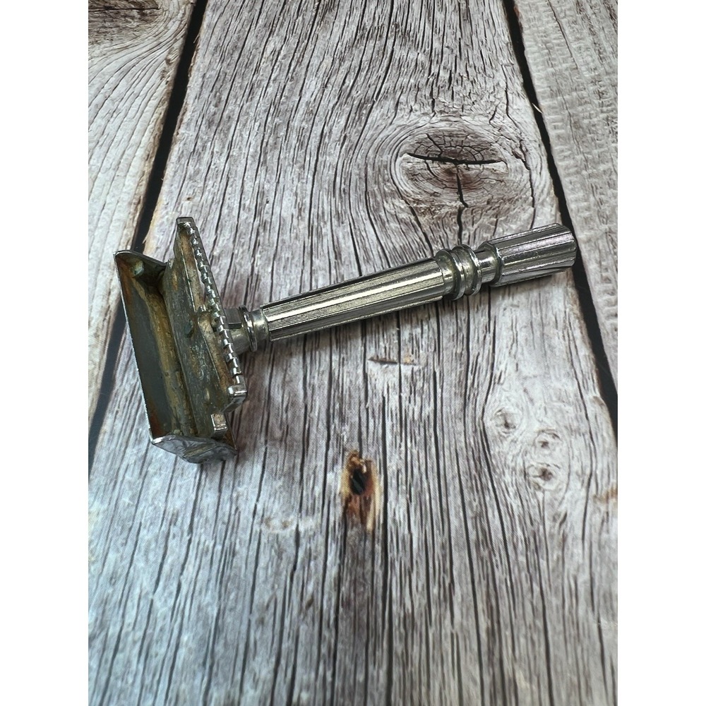 Vintage GEM Micromatic Clog Pruf Twist Cap Safety Razor‎ Shaver Reg US Pat Off